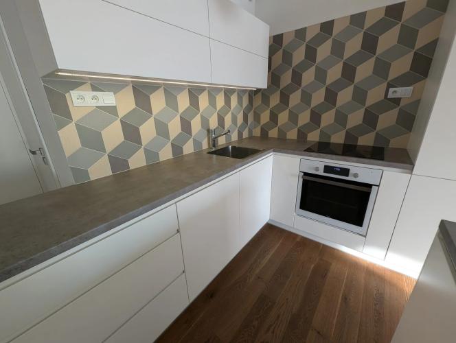 Reality MODERNÝ 2-IZBOVÝ BYT S GARÁŽOVÝM STÁTÍM A PIVNICOU – KRAMÁRE