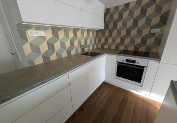 Reality MODERNÝ 2-IZBOVÝ BYT S GARÁŽOVÝM STÁTÍM A PIVNICOU – KRAMÁRE