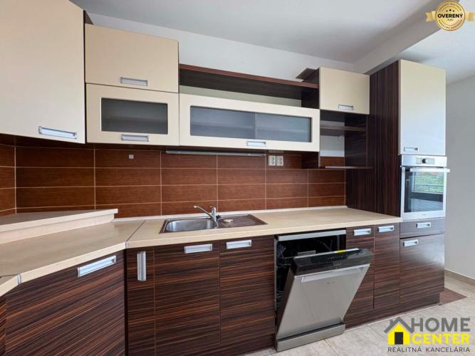 Reality NA PREDAJ praktický 3 izbový byt s balkónom, Komárno