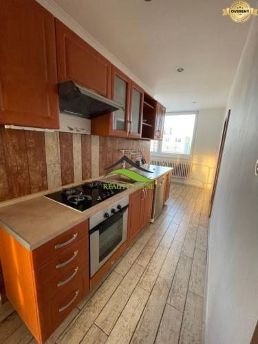 Reality Vkusný väčší 3 izb. byt po  rekonštrukcii - na Stráňanoch - 76m2