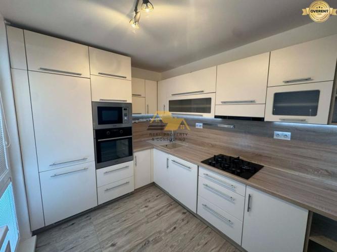 Reality Prenajmem pekný 2 izbový byt s balkónom v Nových Zámkoch