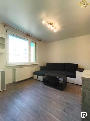 Reality RentHub | Pekný zariadený 1-izbový byt s parkovaním | 30m² | Nemce