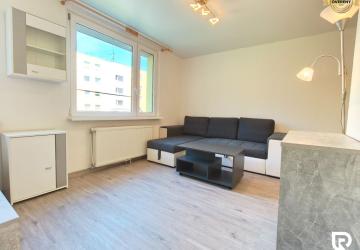 Reality RentHub | Pekný zariadený 1-izbový byt s parkovaním | 30m² | Nemce