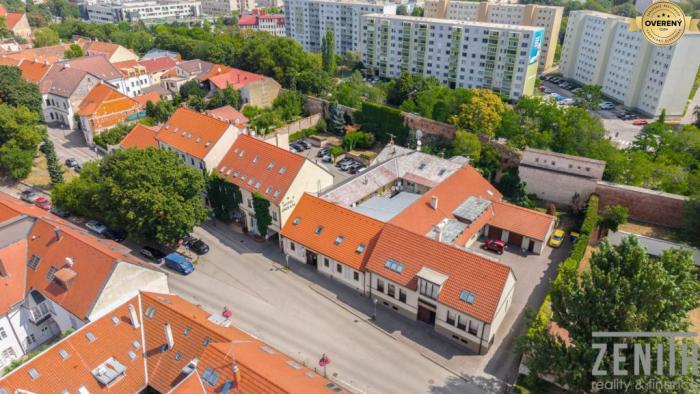 Reality Unikát 5-izbový tehlový byt s terasou 123,3 m² s krytým státim