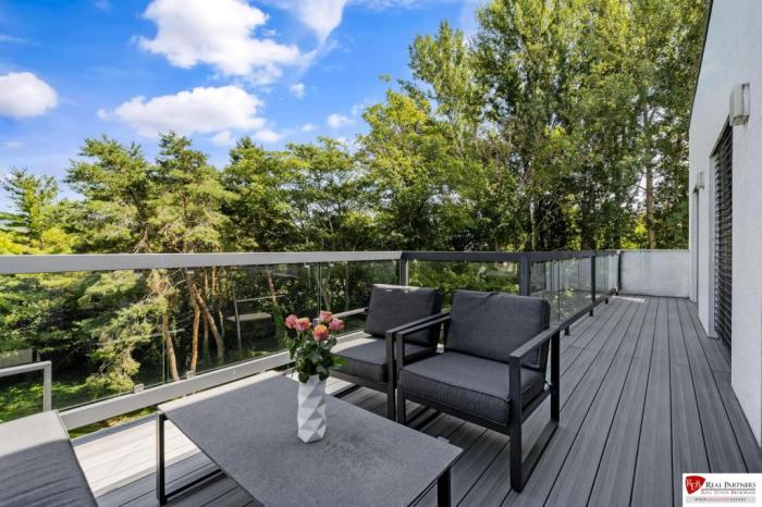 Reality Na predaj nádherný 4 izbový luxusný byt,176 m2 + terasy 55 m2,2 garáž.