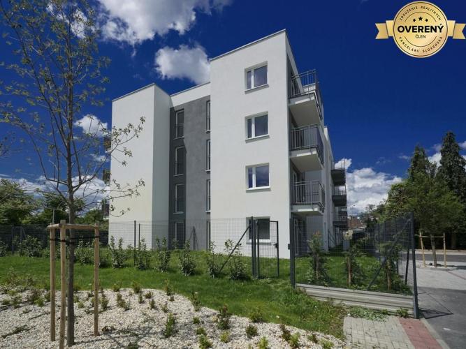 Reality Kúpime garsónku alebo 1-izb. byt v Senci.