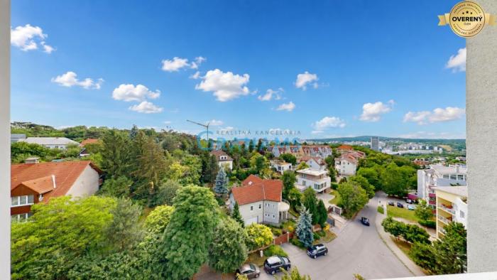 Reality Veľký 2-izbový byt s lodžiou pri Horskom parku, BA–Staré Mesto, Svetlá