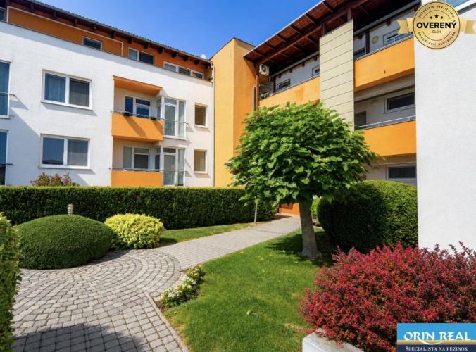 Reality Krásny priestranný klimatizovaný 1izbový byt s terasou 39m2 + 26m2