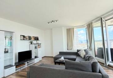 Reality Na prenájom luxusný 3 izb. byt s garážou v Panorama City, Staré Mesto.