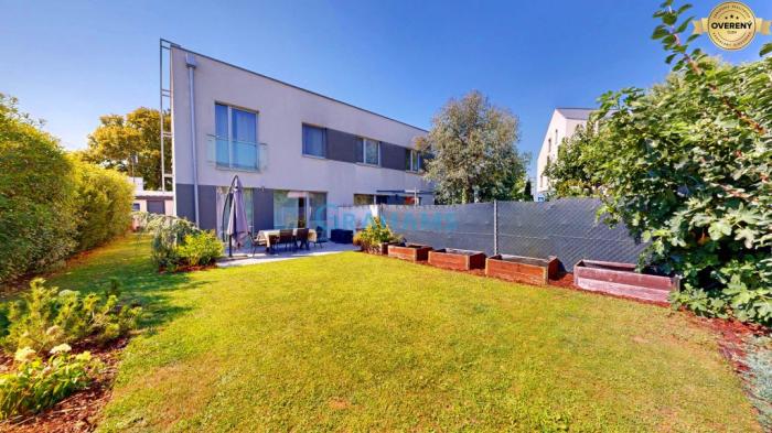 Reality Priestranný 4i mezonet, predzáhradka 165 m², terasa, parking
