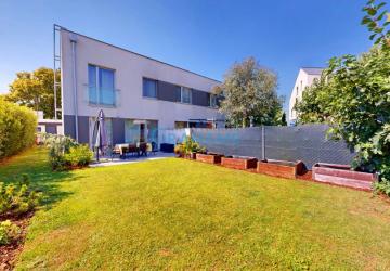 Reality Priestranný 4i mezonet, predzáhradka 165 m², terasa, parking