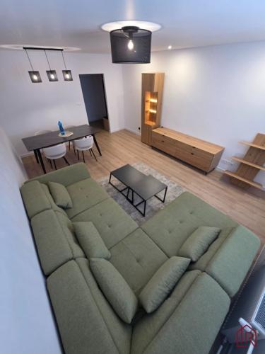 Reality Prenájom 4-izbového bytu 82 m² – Bernolákova, Terasa