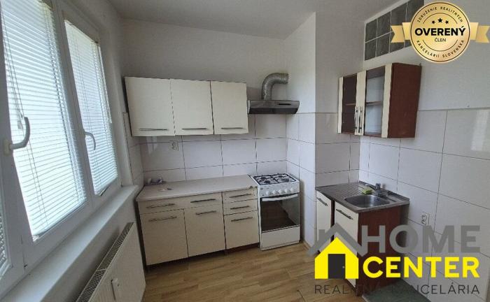 Reality PREDAJ : 1 IZBOVÝ BYT, KOMÁRNO