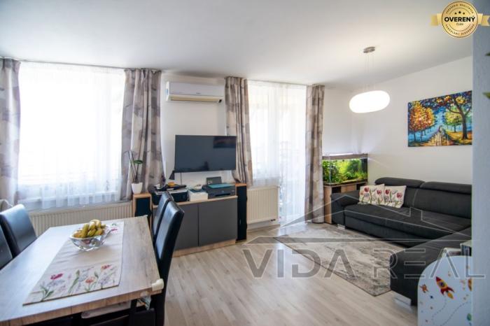 Reality Priestranný 2-izbový byt s loggiou 6 m² a vlastným parkovacím miestom