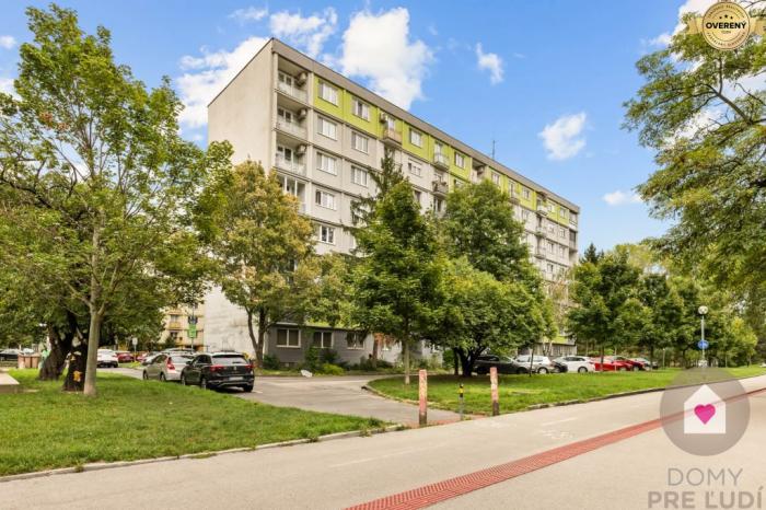 Reality BA/RUŽINOV-Prenájom 1i bytu s balkónom a pivnicou v skvelej lokalite