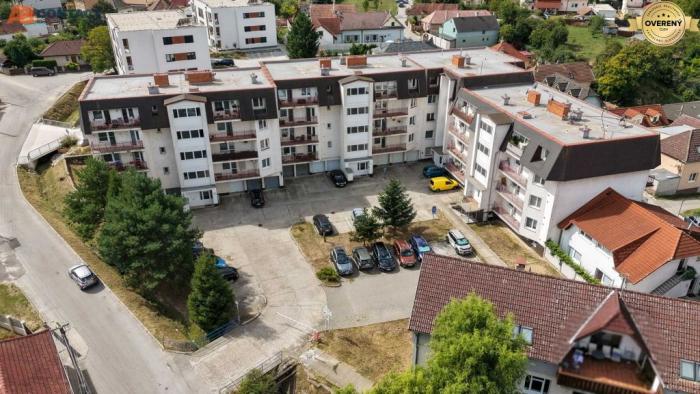 Reality Pripravujeme - tehlový 3-izbový byt s garážou v obci Banka