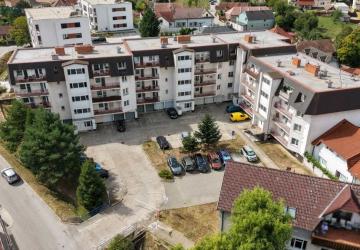 Reality Pripravujeme - tehlový 3-izbový byt s garážou v obci Banka