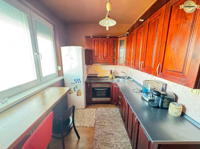 Reality Exkluzívne! Predám 3 izbový byt s loggiou v obci Bajč