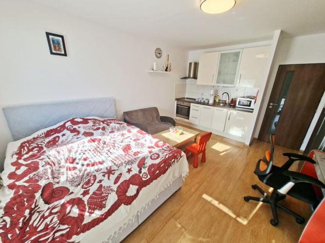 Reality Predaj garsónky (32 m2) s balkónom na Bebravskej ul. vo Vrakuni