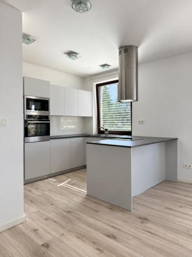 Reality PET FRIENDLY | Moderný 2-izbový byt pri Horskom parku | Garáž • Balkón
