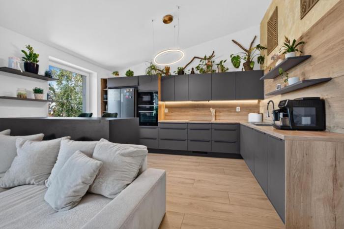 Reality Predaj 4 izbový byt, 99 m2 s terasou,záhradou, 2x parkovanie,Tomášov