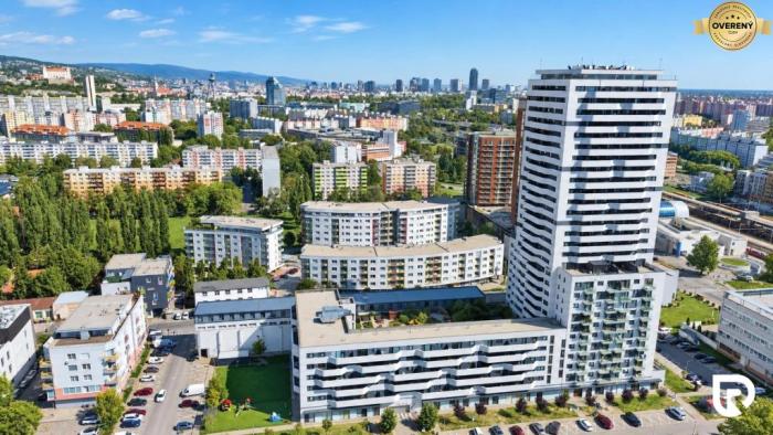 Reality 4i mezonet v Matadorke s výhľadom na hrad | 28. poschodie | 179 m²
