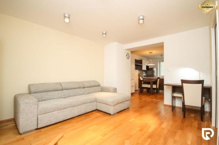 Reality RADO | Na prenájom 2í byt 48m2 + lódžia 5m2, Dlhé hony - Trenčín