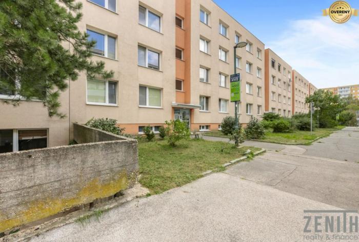 Reality Na predaj 4-izbový byt s veľkou loggiou, Karlova Ves – Fadruszova ul