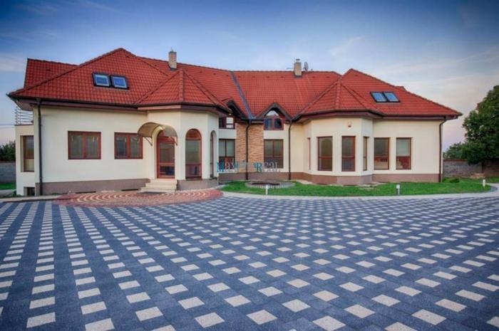 Reality MAXFIN REAL - Luxusná zariadená vila