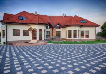 Reality MAXFIN REAL - Luxusná zariadená vila