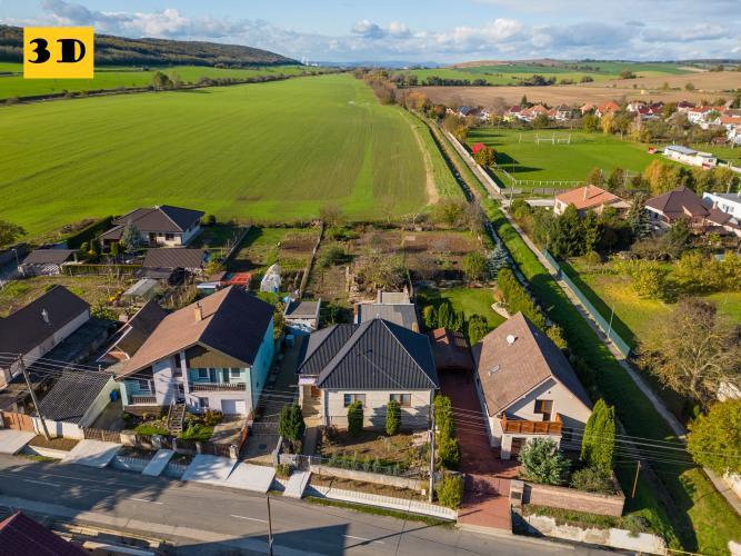 Reality Exkluzívne PNORF – 3i RD + 2i domček, pozemok 830 m2, garáž, altánok, Kľačany