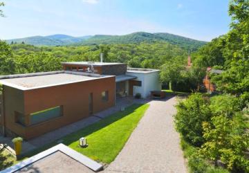 Reality PNORF – luxusná 6i vila v lese nad priehradou na južnom svahu M. Karpát, Modra - Harmónia
