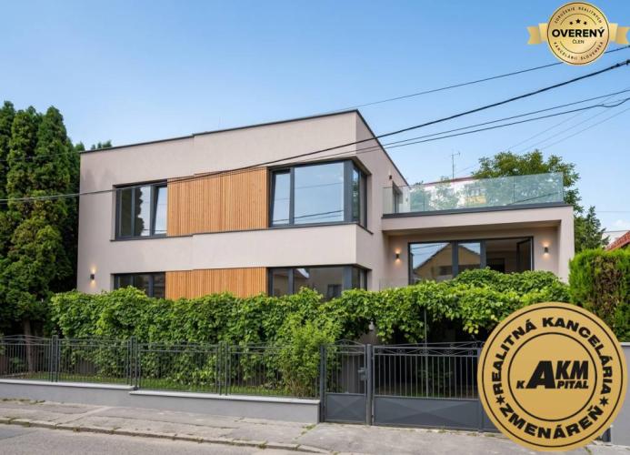 Reality REZERVOVANÝ Veľký rodinný dom Zvolen - Zlatý Potok 903 m2
