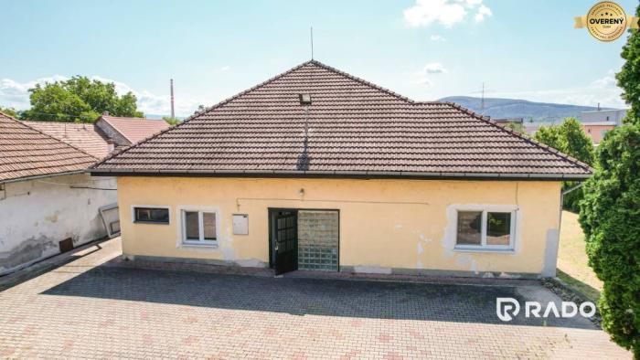 Reality RADO | Reštaurácia a rodinný dom s pozemkom 2020m2, Partizánske