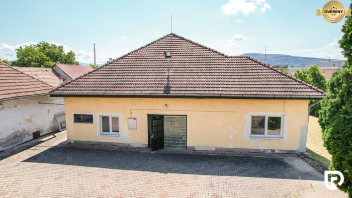 Reality RADO | Reštaurácia a rodinný dom s pozemkom 2020m2, Partizánske