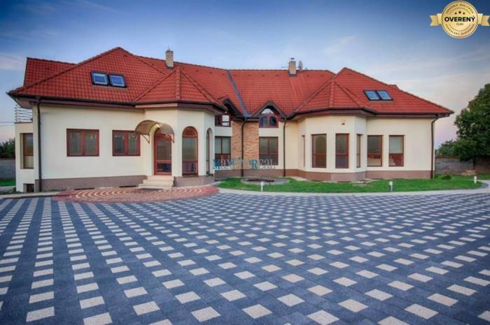 Reality Luxusná zariadená vila