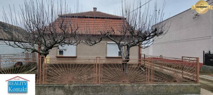 Reality Iba u nás !! Na predaj pekný rodinný dom v obci Radvaň nad Dunajom