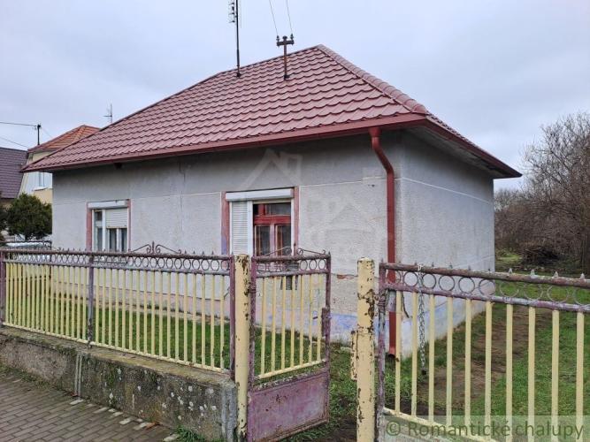 Reality Na predaj rodinný dom v obci Lúčnica nad Žitavou s 20-árovým pozemkom.