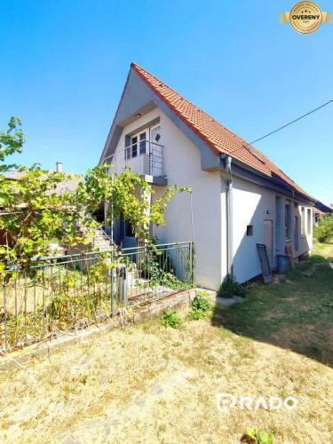 Reality RADO | Rodinný dvojdom s pozemkom 2100m2 | Hradište