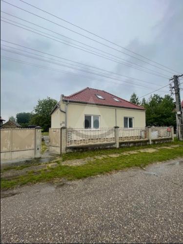 Reality dom, Chotín