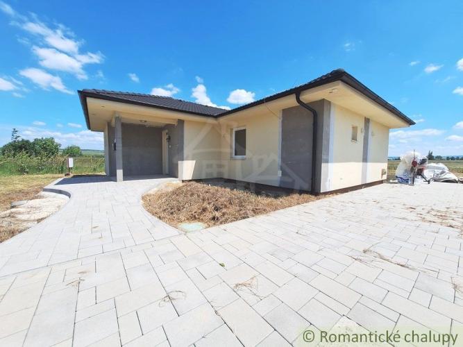 Reality Novostavba štvorizbového rodinného domu s unikátnou panorámou na okraji podunajskej obce Mužla