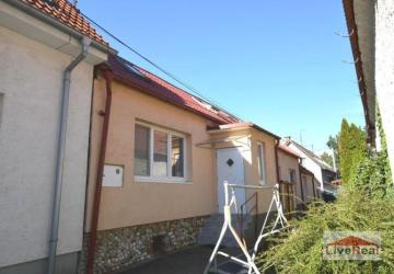 Reality 7izb RD, Vajnory, Roľnícka, 2 samostatné byty, spoločný dvor, všetky siete