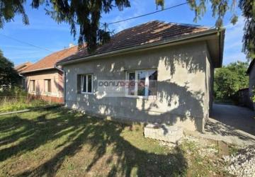 Reality Ponúkame na predaj rodinný dom v obci Čata - postavený na pozemku o výmere 1478 m2