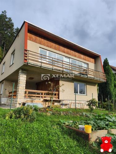 Reality prenájom rodinného domu v Banskej Bystrici so záhradou.