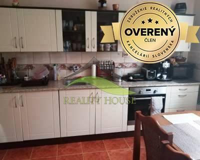 Reality REZERVOVANÉ  ...  Rodinný dom v obci Drahňov.