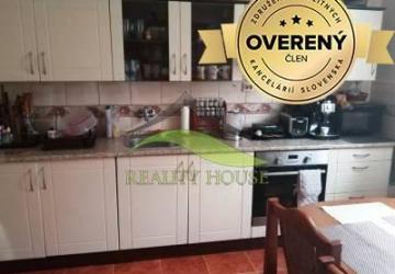 Reality REZERVOVANÉ  ...  Rodinný dom v obci Drahňov.