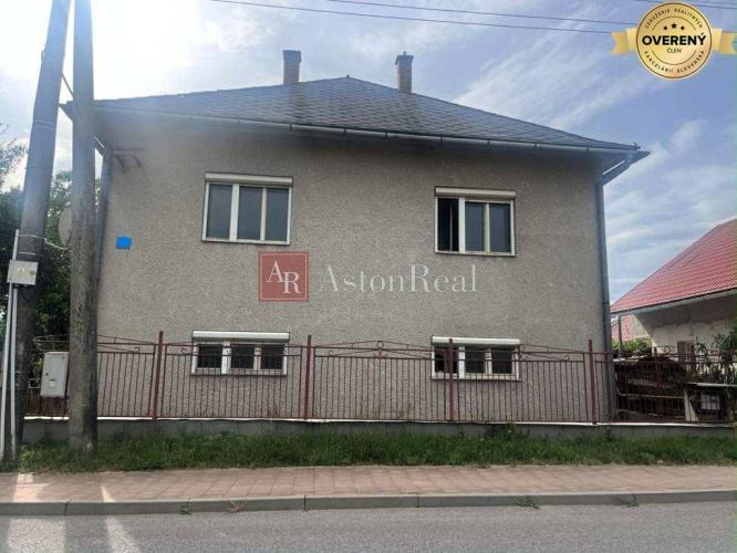 Reality Dvojpodlažný Rodinný Dom na pozemku 786 m2 - Chyžné
