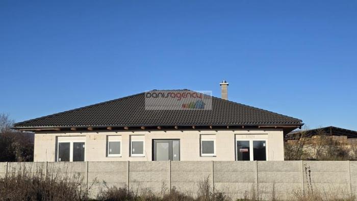 Reality ZNÍŽENÁ CENA - Ponúkame exkluzívne na predaj novostavbu rodinného domu v obci Hronské Kosihy