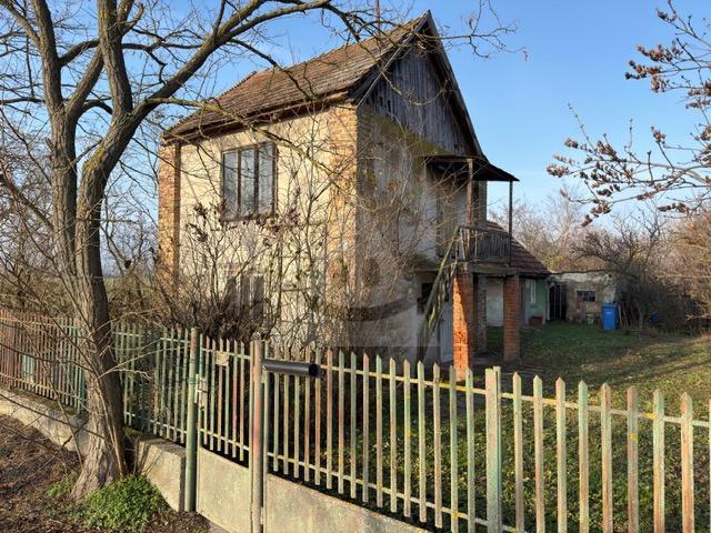 Reality 2-izbový dom dom, Trávnik