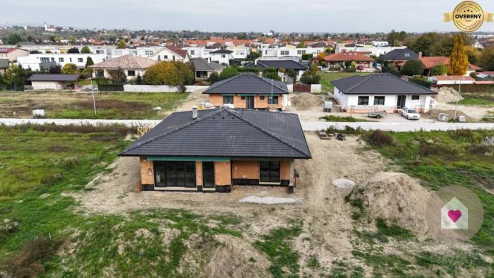 Reality 4-izbový rodinný dom s garážou v TOP lokalite, Bernolakovo Jelšova